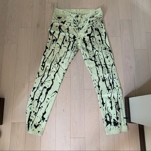 Rag & Bone paint splatter jeans. Low rise. Size 28